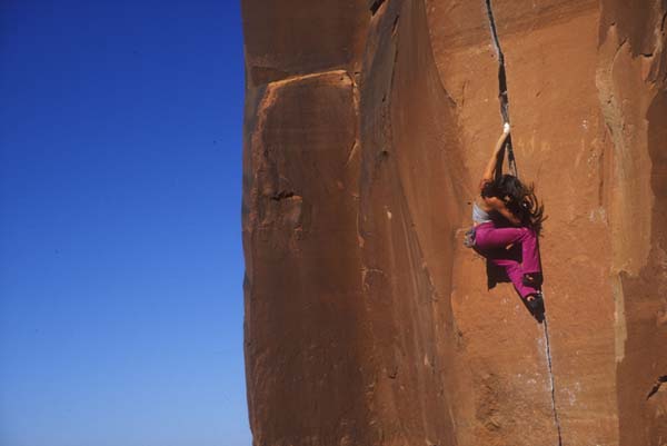 Steph Davis, crack climber, haning from a thumbs down
              hand jam. Photo from:
              http://stephdavis.co/blog/handjams-are-your-friends-crack-technique/